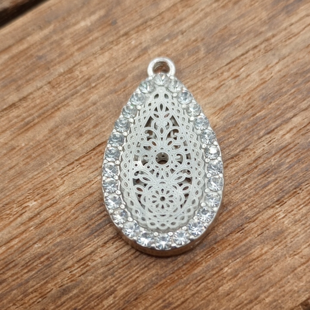 Silver Teardrop Filigree Pendant with Clear Crystals - Women Jewelry P245 4 Gram